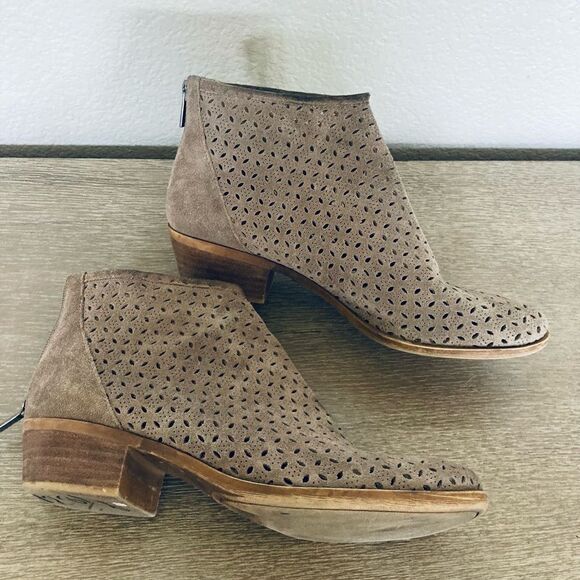 Lucky Brand Suede Leather Taupe Laser Cutout Ankle Boots 9 - Picture 2 of 7